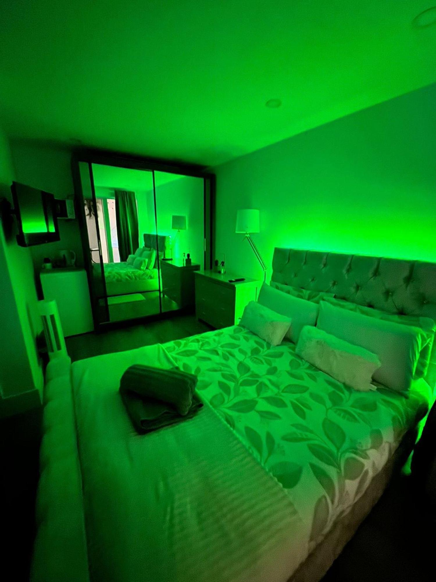 Tropical Room With Private Bathroom And Patio Londýn Exteriér fotografie